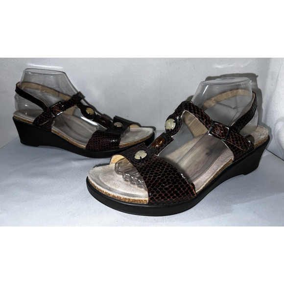 MEPHISTO Women's Sz 41 /11 Brown Embossed Beaded Air Relax T-Strap Wedge Sandals - Picture 2 of 9